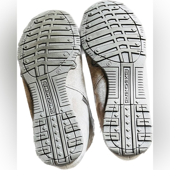 Skechers Wide Fit Suede Ankle Boots - Picture 6 of 9